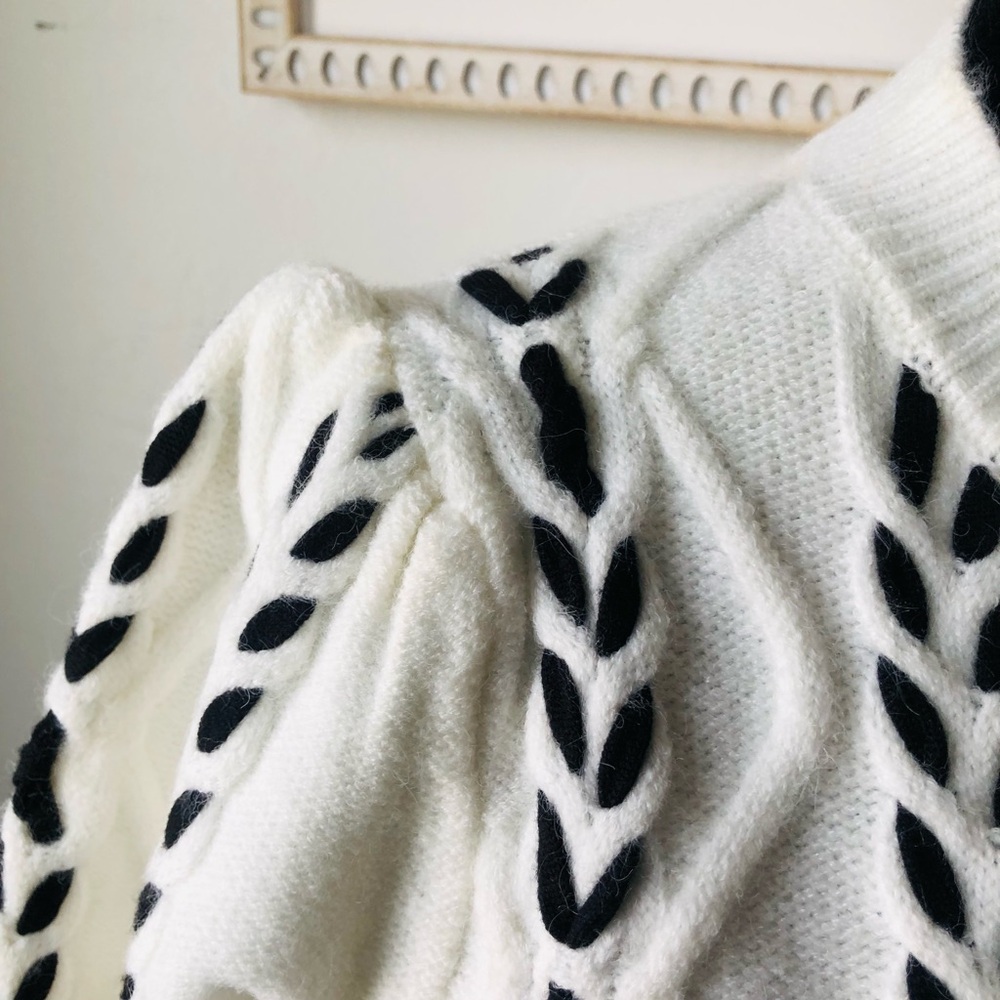Commense Cream and White Crew Neck Sweater/Top  3/4 sleeves. - Picture 2 of 7